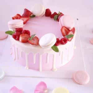 Macarons berry cake in dubai with fresh fruit