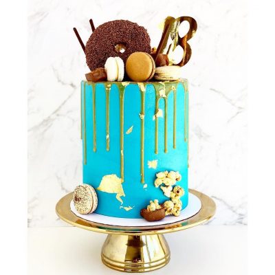 21-Blue-Gold-cake-with-edible-gold.jpg
