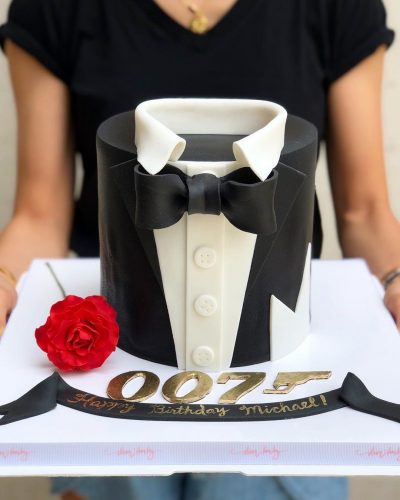 34-James-Bond-Cake.jpg