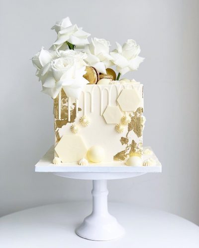 12-White-N-Gold-Box-Cake.jpg