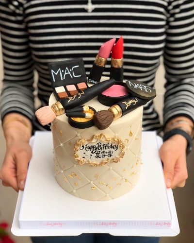 22-Makeup-Dream-Cake.jpg