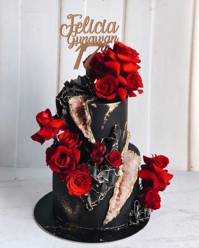 28-Black-Geode-Cake.jpg