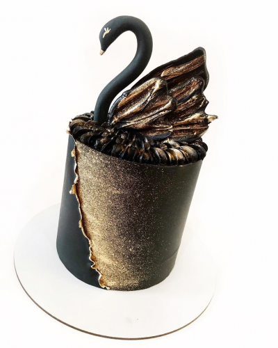 30-Black-Swan-Cak.png