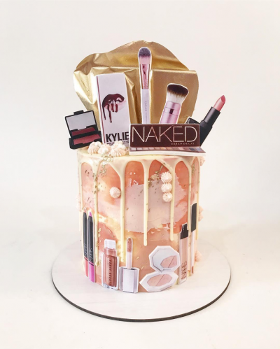 32-Makeup-Addict-Cake.png
