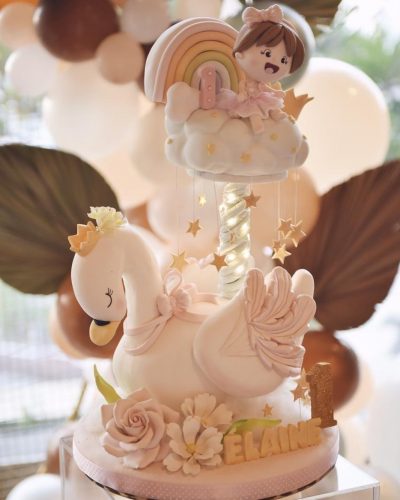 45-White-Swan-Cake.jpg