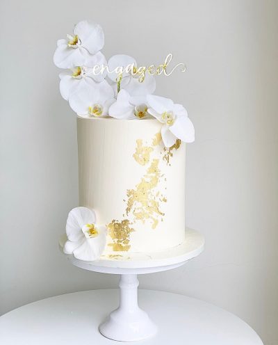 6-White-Floral-Cake.jpg