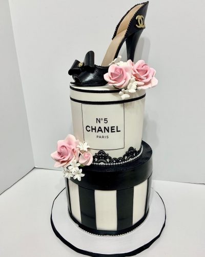 9-Chanel-No.5-Cake.jpg