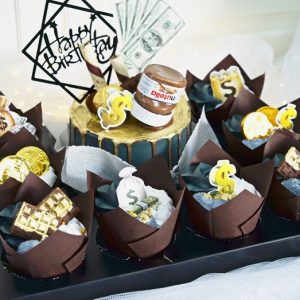 Money Cake with Cupcakes