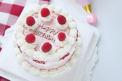 vintage raspberry cake
