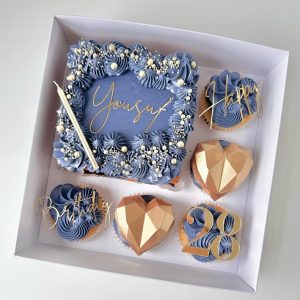 Gold-Dusted Blue Bento Treat
