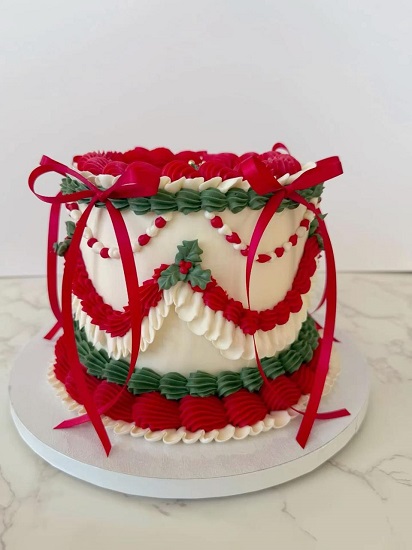 Holly Berry Christmas Cake